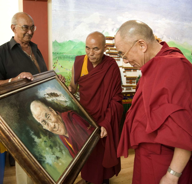 Dalai Lama a la casa del Tibet - Barcelona.jpg